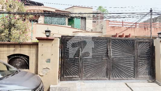 نیواقبال پارک کینٹ کینٹ,لاہور میں 4 کمروں کا 10 مرلہ مکان 3.3 کروڑ میں برائے فروخت۔