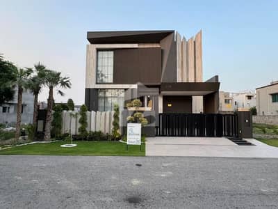 1 Kanal Luxury Designer House Available For Rent