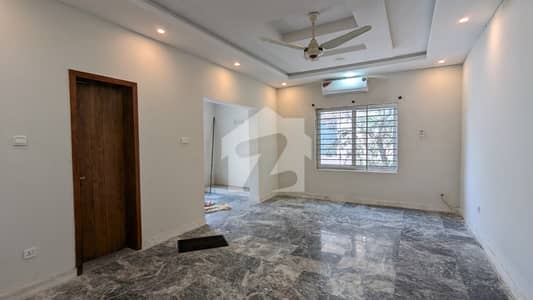 ایف ۔ 8 اسلام آباد میں 4 کمروں کا 1 کنال مکان 6.5 لاکھ میں کرایہ پر دستیاب ہے۔