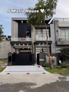 5 Marla Designers Beautiful House Available For Sale