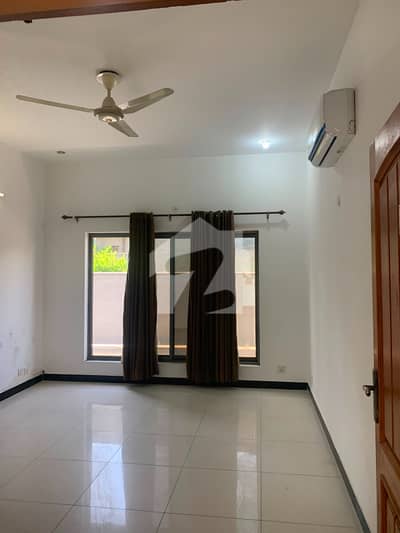 7bed Triple Story Full House For Rent