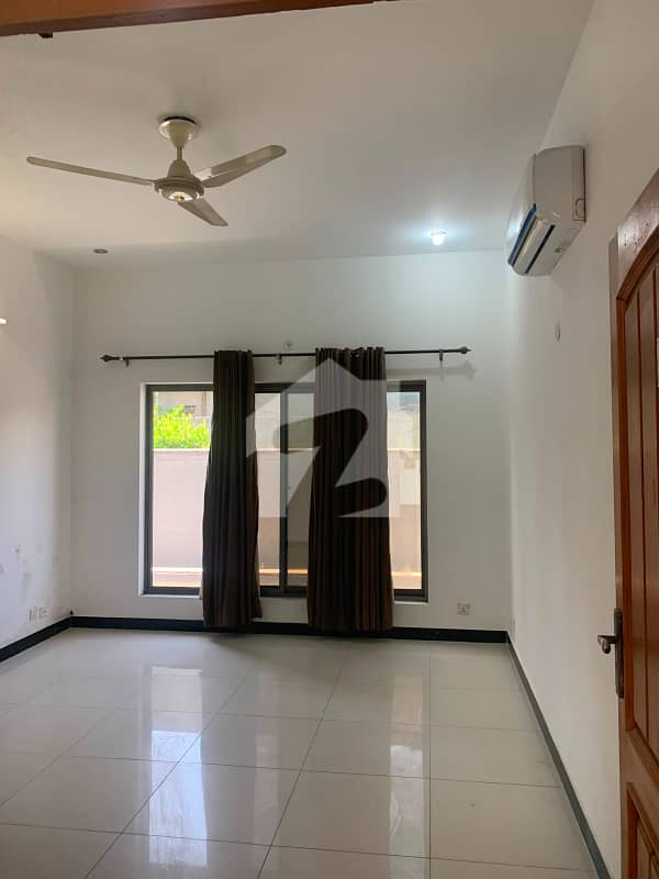 7bed Triple Story Full House For Rent 7bed Triple Story Full House For Rent