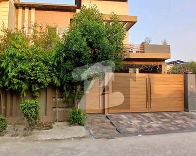 14 Marla Double Unit Used House For Sale in Punjab Small Industries Cooperative Housing Society Bedian Road Lahore