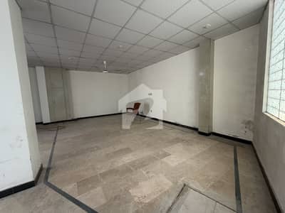 سیٹیلائیٹ ٹاؤن راولپنڈی میں 5 مرلہ Studio دفتر 60.0 ہزار میں کرایہ پر دستیاب ہے۔