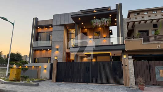 بحریہ ٹاؤن فیز 8 بحریہ ٹاؤن راولپنڈی,راولپنڈی میں 5 کمروں کا 12 مرلہ مکان 5.95 کروڑ میں برائے فروخت۔ بحریہ ٹاؤن فیز 8 بحریہ ٹاؤن راولپنڈی,راولپنڈی میں 5 کمروں کا 12 مرلہ مکان 5.95 کروڑ میں برائے فروخت۔