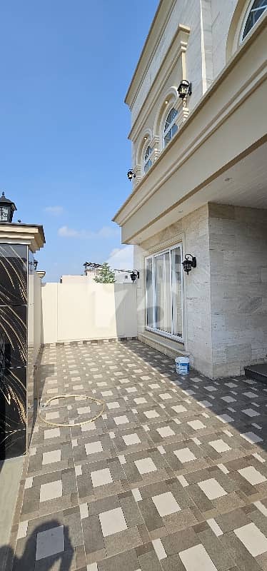Prime Location 1 Kanal House In Beautiful Location Of Wapda Town In Wapda Town
