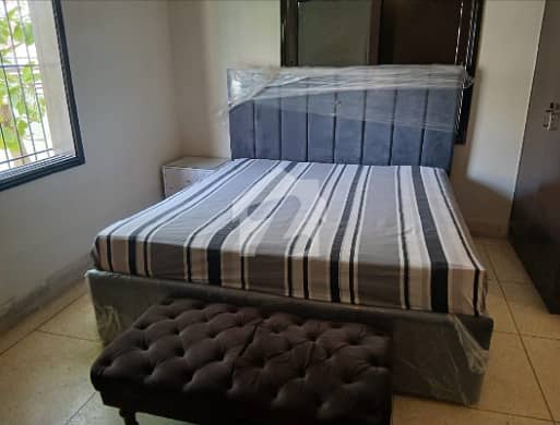Female full furnished Room Available Bath lsland Female full furnished Room Available Bath lsland