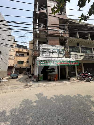 ملتان روڈ لاہور میں 2 مرلہ Studio عمارت 2.5 کروڑ میں برائے فروخت۔
