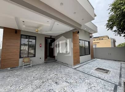 10 Marla Designer House Available For Sale