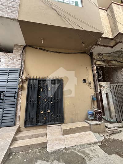 کچا جیل روڈ لاہور میں 3 کمروں کا 3 مرلہ مکان 81.5 لاکھ میں برائے فروخت۔