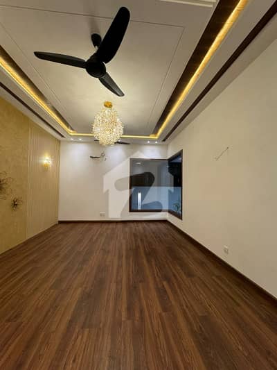 1000 YRD BUNGALOW AVAILABLE FOR SALE DHA PHASE 8