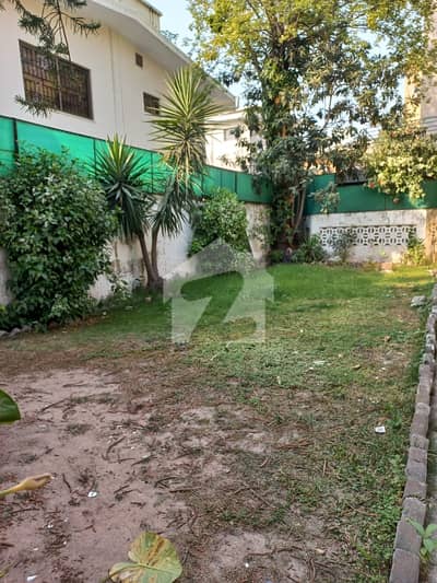 F8 An Excellent Location 600 Sq Yds House For Sale On Investors Price F8 An Excellent Location 600 Sq Yds House For Sale On Investors Price