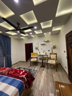 SEPRET GATE ONE KANAL UPPER PRTION AVAILABLE FOR RENT IN DHA PHASE 3 ,