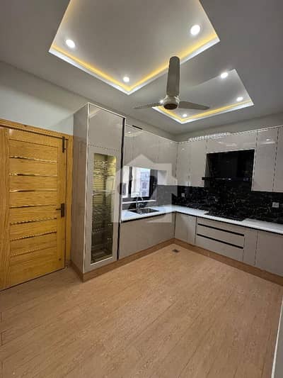 Brand New 10 Marla House For Sale Luxury Solid Construction