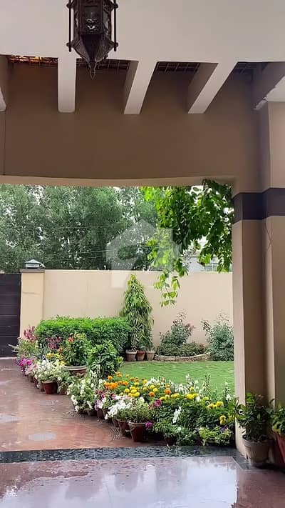 گارڈن ٹاؤن لاہور میں 7 کمروں کا 2 کنال مکان 5.5 لاکھ میں کرایہ پر دستیاب ہے۔