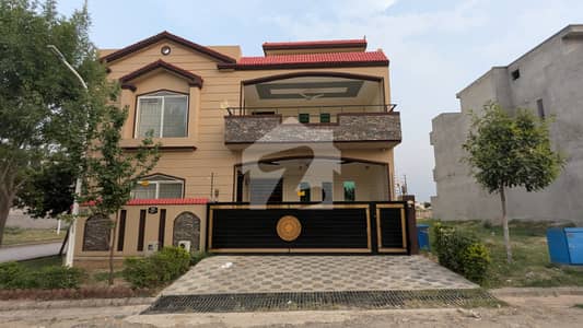 Corner 10 Marla Double Unit House | 42.5 Feet Front Corner With Extra Land | Owner Build House | Prime Location | Near To Park Masjid & Main Road Corner 10 Marla Double Unit House | 42.5 Feet Front Corner With Extra Land | Owner Build House | Prime Location | Near To Park Masjid & Main Road