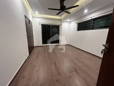 12 MARLA BRAND NEW 4 BEDROOM APARTMENT AVAILABLE FOR RENT