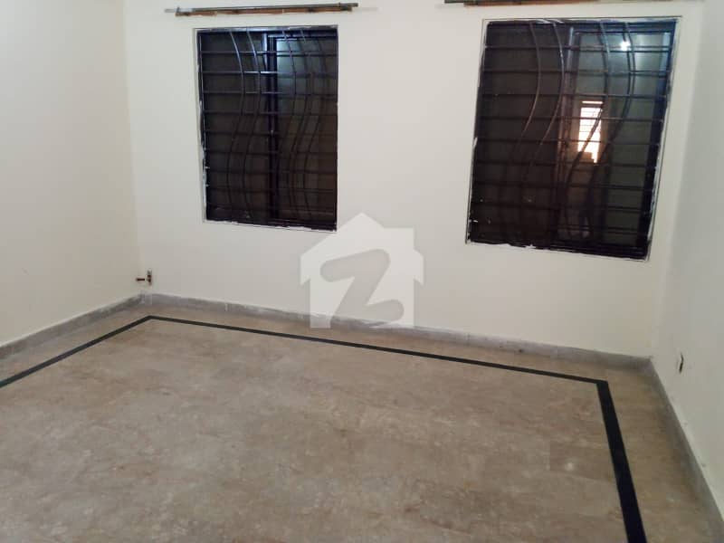 3 bedrooms with attached bathrooms, drawing,dining, kitchen, mumty 3 bedrooms with attached bathrooms, drawing,dining, kitchen, mumty