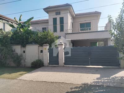12 Marla 4 Bedrooms House sector B Askari 11 Lahore For Sale