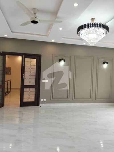 1 Kanal House Available For Sale