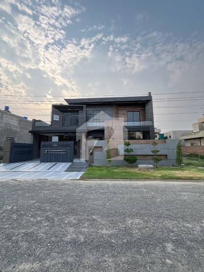 1 Kanal Brand New Luxurious Modern Design House For Sale