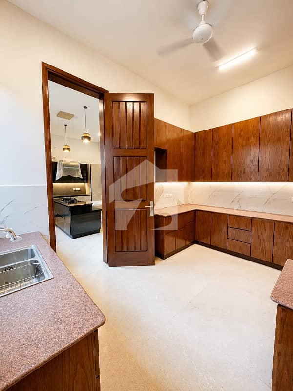 1000 Square Yards House In Only Rs. 450000000 1000 Square Yards House In Only Rs. 450000000