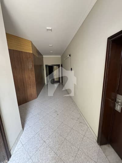 1 Kanal Upper Portion Only For Families With Separate Gate Near Emporium Mall And Expo Centre 1 Kanal Upper Portion Only For Families With Separate Gate Near Emporium Mall And Expo Centre