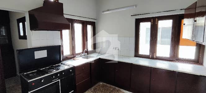 ایف ۔ 8 اسلام آباد میں 5 کمروں کا 1 کنال مکان 26.0 کروڑ میں برائے فروخت۔