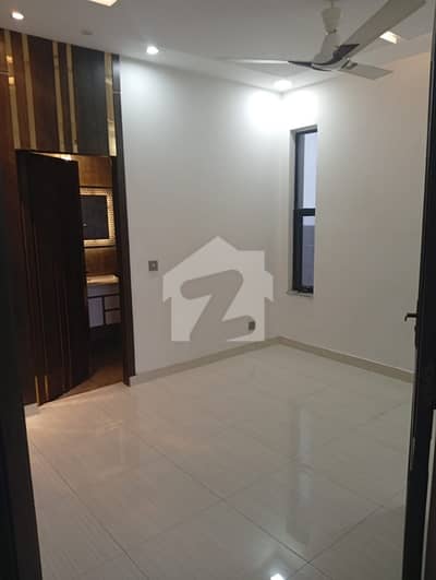 5 MARLA HOUSE BRAND NEW BEAUTIFUL LOCATION AVAILABLE FOR RENT