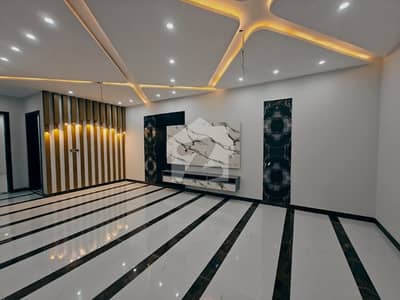 1 Kanal House Situated In Garden Town For rent