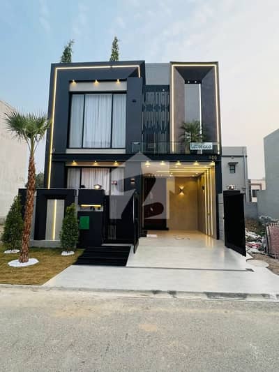 5 Marla Brand New Top Quality Ultra Modern Villa for Sale in DHA - must be see