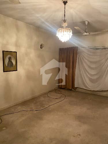 Spacious Apartment For Rent Shalimar Estate, Clifton  A Well-Maintained 4 Bedroom Drawing & Lounge Apartment Available For Rent In Shalimar Estate, Located Beside British Council, One Of The Most Prime Locations In Clifton.