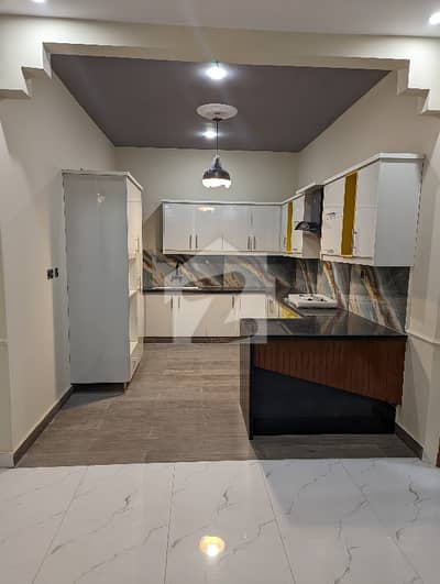 Gulshan Block 3, 240 Yards Brand New First floor 3 Bed dd