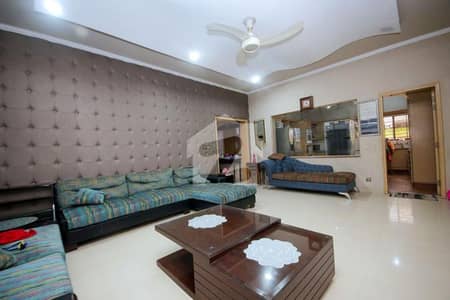 1 KANAL UPPER PORTION AVAILABLE FOR RENT IN DHA PHASE 1 ,