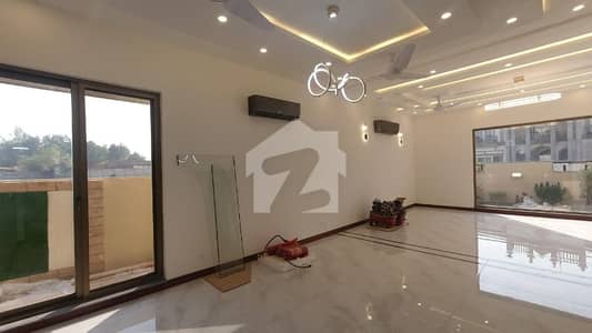 ڈی ایچ اے فیز 6 ڈیفنس (ڈی ایچ اے),لاہور میں 5 کمروں کا 1 کنال مکان 12.0 کروڑ میں برائے فروخت۔