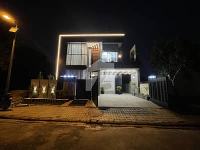 بحریہ ٹاؤن ۔ سیکٹر ایف بحریہ ٹاؤن,لاہور میں 5 کمروں کا 10 مرلہ مکان 5.85 کروڑ میں برائے فروخت۔