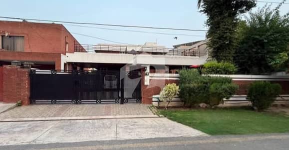 One Kanal Used Modern Design Bungalow For Sale At Prime Location Of DHA Lahore Near To Commercial Market.