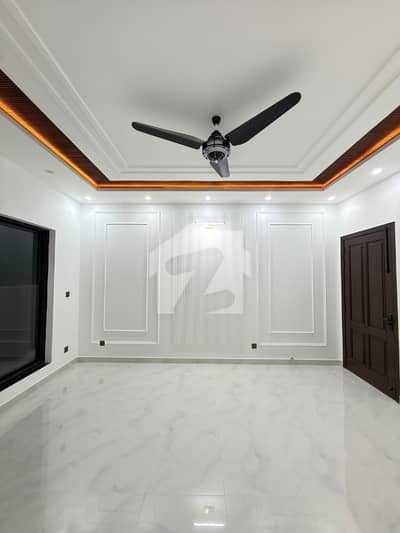 ڈی ایچ اے ڈیفینس فیز 2 ڈی ایچ اے ڈیفینس,اسلام آباد میں 5 کمروں کا 1 کنال مکان 3.9 لاکھ میں کرایہ پر دستیاب ہے۔