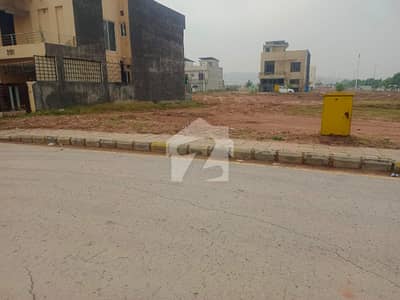 8 Marla Prime Location Plot For Sale In L Block Phase 8