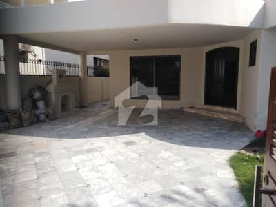 ONE KANAL BEAUTIFULL HOUSE AVAILABLE FOR RENT IN DHA PHASE 3