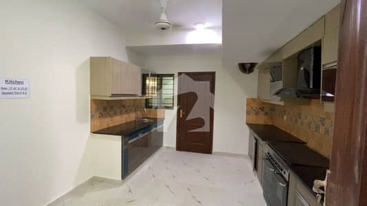 10 Marla 3 Bedrooms Apartment sector B Askari 11 Lahore For Sale