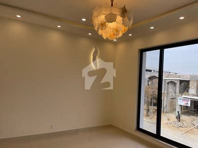ٹاپ سٹی 1 اسلام آباد میں 6 کمروں کا 10 مرلہ مکان 4.95 کروڑ میں برائے فروخت۔