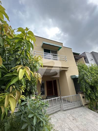 5 Marla Beautiful House At Hot Location For Sale 5 Marla Beautiful House At Hot Location For Sale