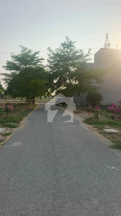 1 kanal plot for sale hot location near main road