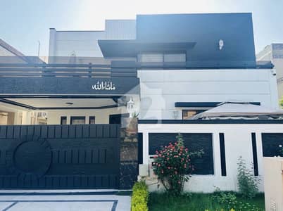 بحریہ ٹاؤن فیز 4 بحریہ ٹاؤن راولپنڈی,راولپنڈی میں 5 کمروں کا 1 کنال مکان 10.0 کروڑ میں برائے فروخت۔ بحریہ ٹاؤن فیز 4 بحریہ ٹاؤن راولپنڈی,راولپنڈی میں 5 کمروں کا 1 کنال مکان 10.0 کروڑ میں برائے فروخت۔