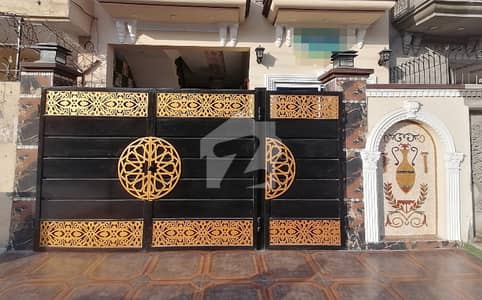 مرغزار آفیسرز کالونی لاہور میں 6 کمروں کا 5 مرلہ مکان 2.7 کروڑ میں برائے فروخت۔