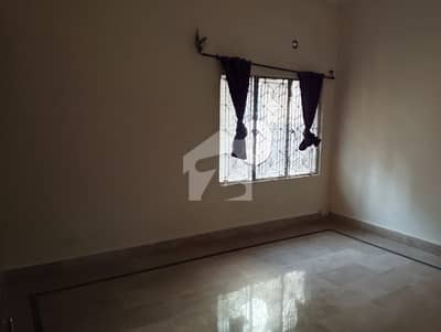 فیصل ٹاؤن لاہور میں 2 کمروں کا 1 کنال مکان 2.25 لاکھ میں کرایہ پر دستیاب ہے۔
