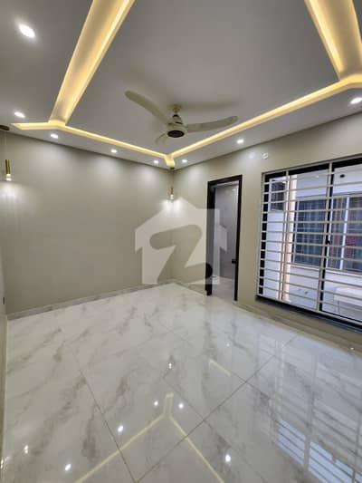 BRAND NEW LUXURY 5 MARLA HOUSE AVAILABLE FOR SALE IN PARK VIEW CITY LHR BRAND NEW LUXURY 5 MARLA HOUSE AVAILABLE FOR SALE IN PARK VIEW CITY LHR