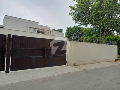 کیولری گراؤنڈ لاہور میں 5 کمروں کا 2 کنال مکان 5.0 لاکھ میں کرایہ پر دستیاب ہے۔