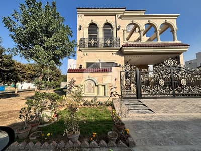 A LAVSH EIGHT MARLA HOUSE AT PRIME LOCATION OF OLC B BLOCK PHASE 2 BAHRIA TOWN LAHORE